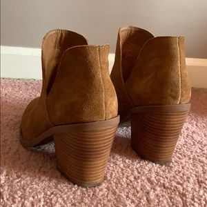 steve madden aker bootie taupe